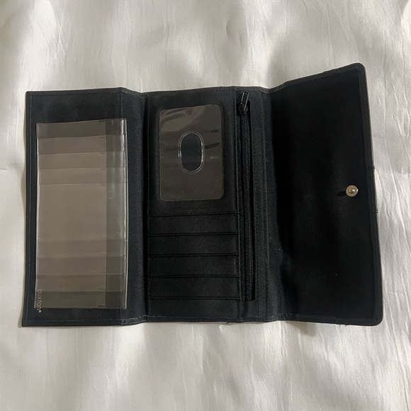 Buxton I Women’s I Wallet I Bifold-style I Leather Wallet I Snap Closure - Picture 3 of 4